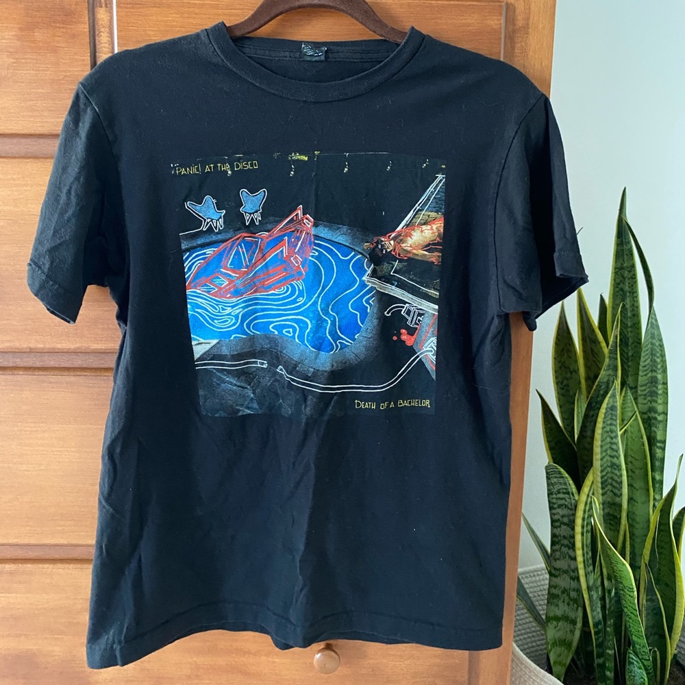 Hot Topic Panic! At The Disco t shirt